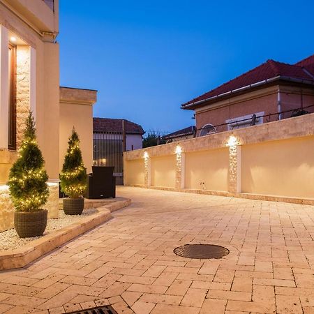 H & V Residence - Split Level Apartment 阿拉德 外观 照片