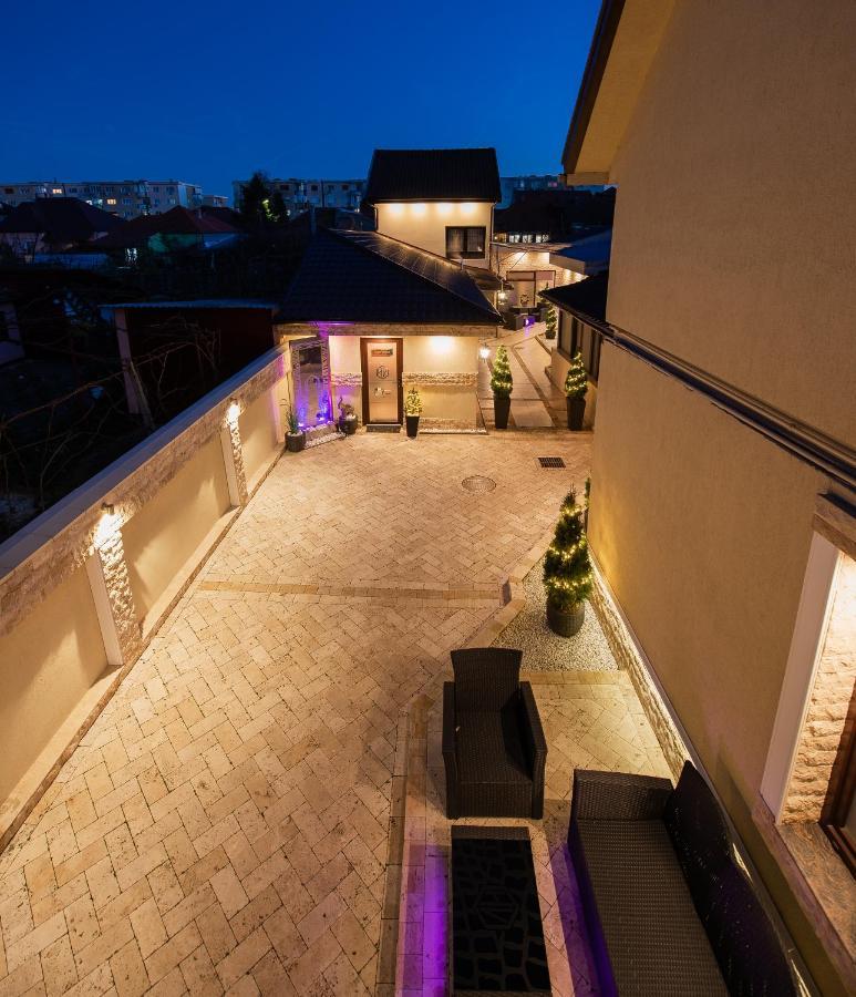 H & V Residence - Split Level Apartment 阿拉德 外观 照片