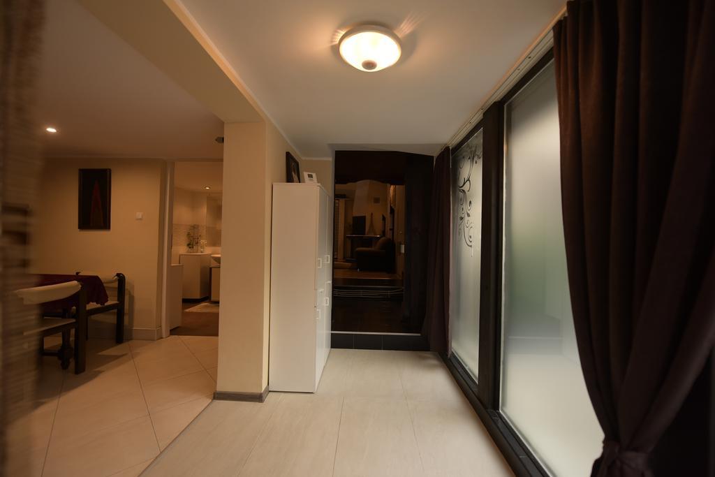 H & V Residence - Split Level Apartment 阿拉德 外观 照片