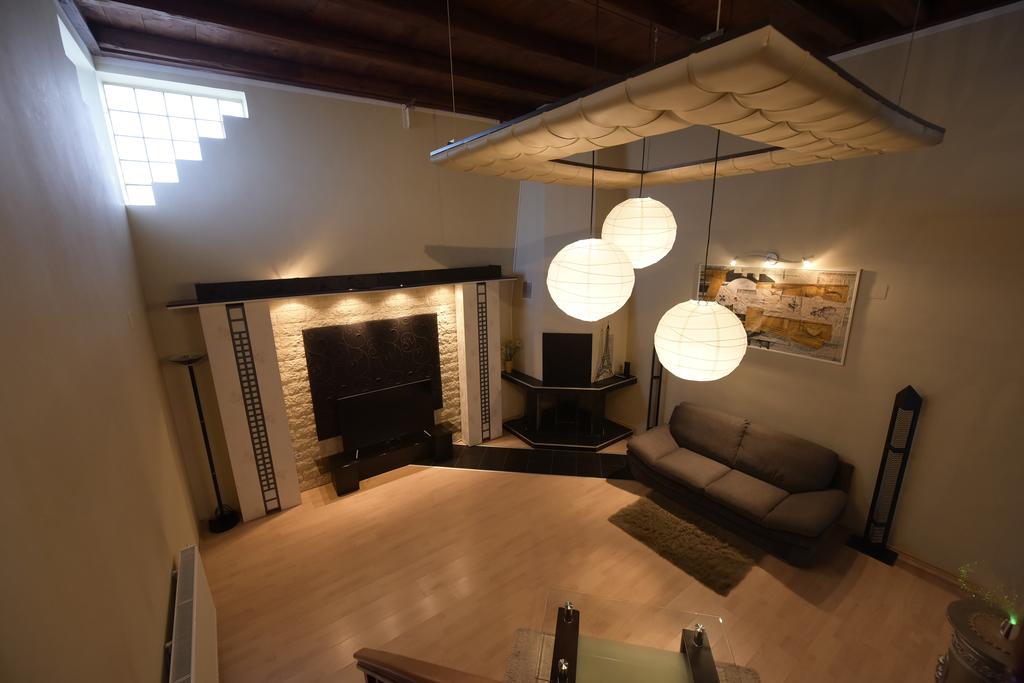 H & V Residence - Split Level Apartment 阿拉德 外观 照片