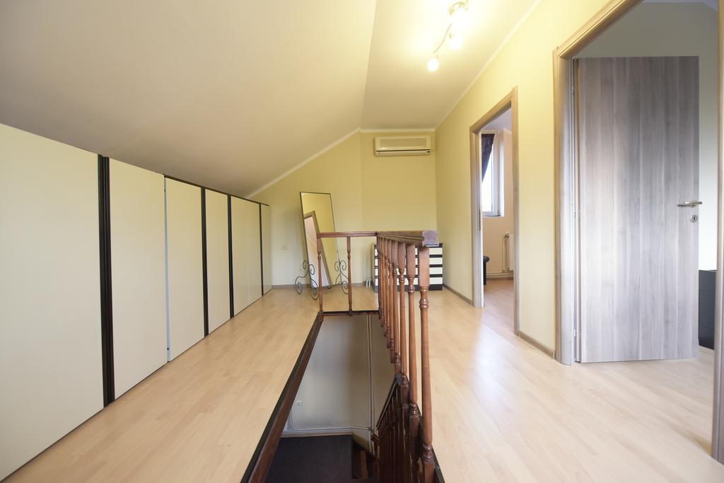 H & V Residence - Split Level Apartment 阿拉德 外观 照片